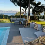 ヴィラ Zoza Luxury Isthmia By The Sea With Private Pool Kalamáki