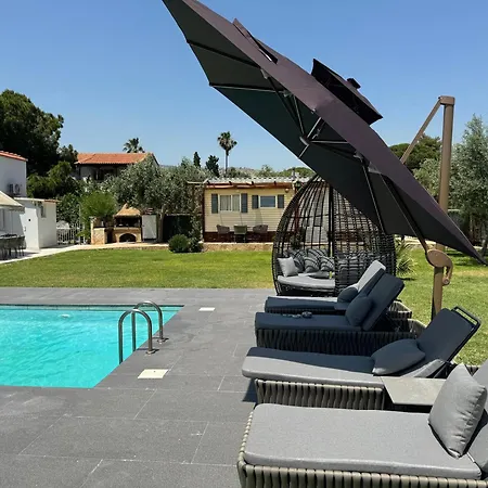 Zoza Luxury Isthmia By The Sea With Private Pool Kalamáki