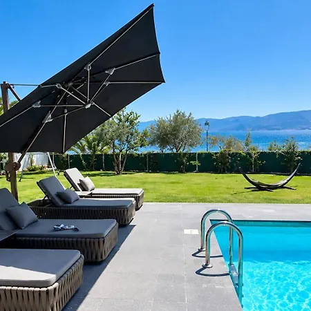 Zoza Luxury Isthmia By The Sea With Private Pool Villa