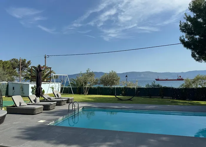 Zoza Luxury Isthmia By The Sea With Private Pool