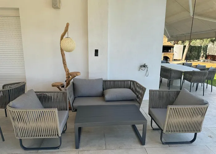 Zoza Luxury Isthmia By The Sea With Private Pool Kalamáki