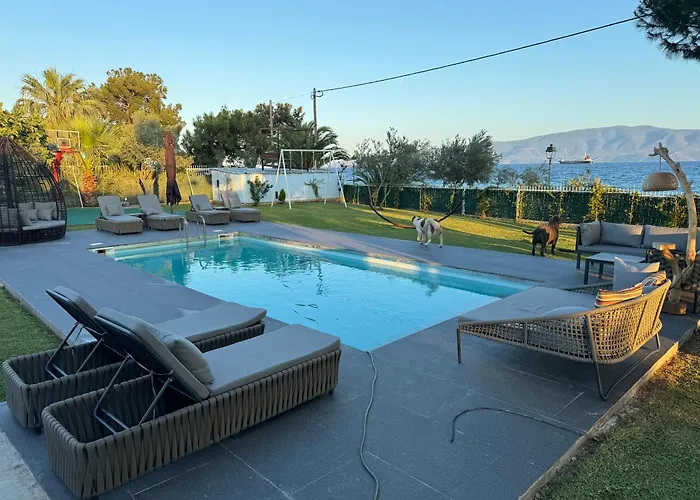 Zoza Luxury Isthmia By The Sea With Private Pool