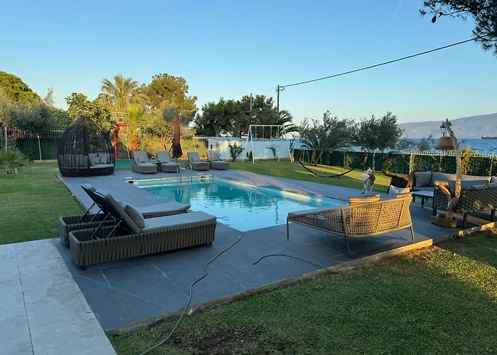 Βίλα Zoza Luxury Isthmia By The Sea With Private Pool Kalamáki