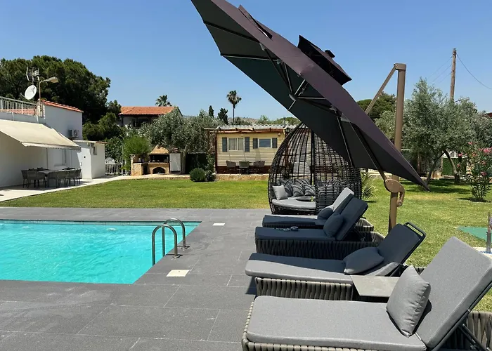 Zoza Luxury Isthmia By The Sea With Private Pool Kalamáki