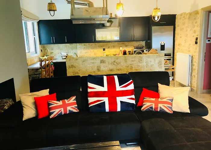 Zoza Luxury Isthmia By The Sea With Private Pool וילה